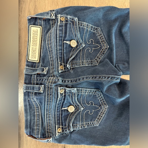 Rock Revival low rise medium wash straight jeans - Picture 4 of 10